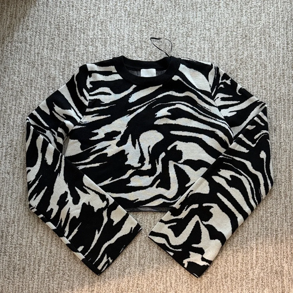Cropped patterned sweater - Picture 1 of 1
